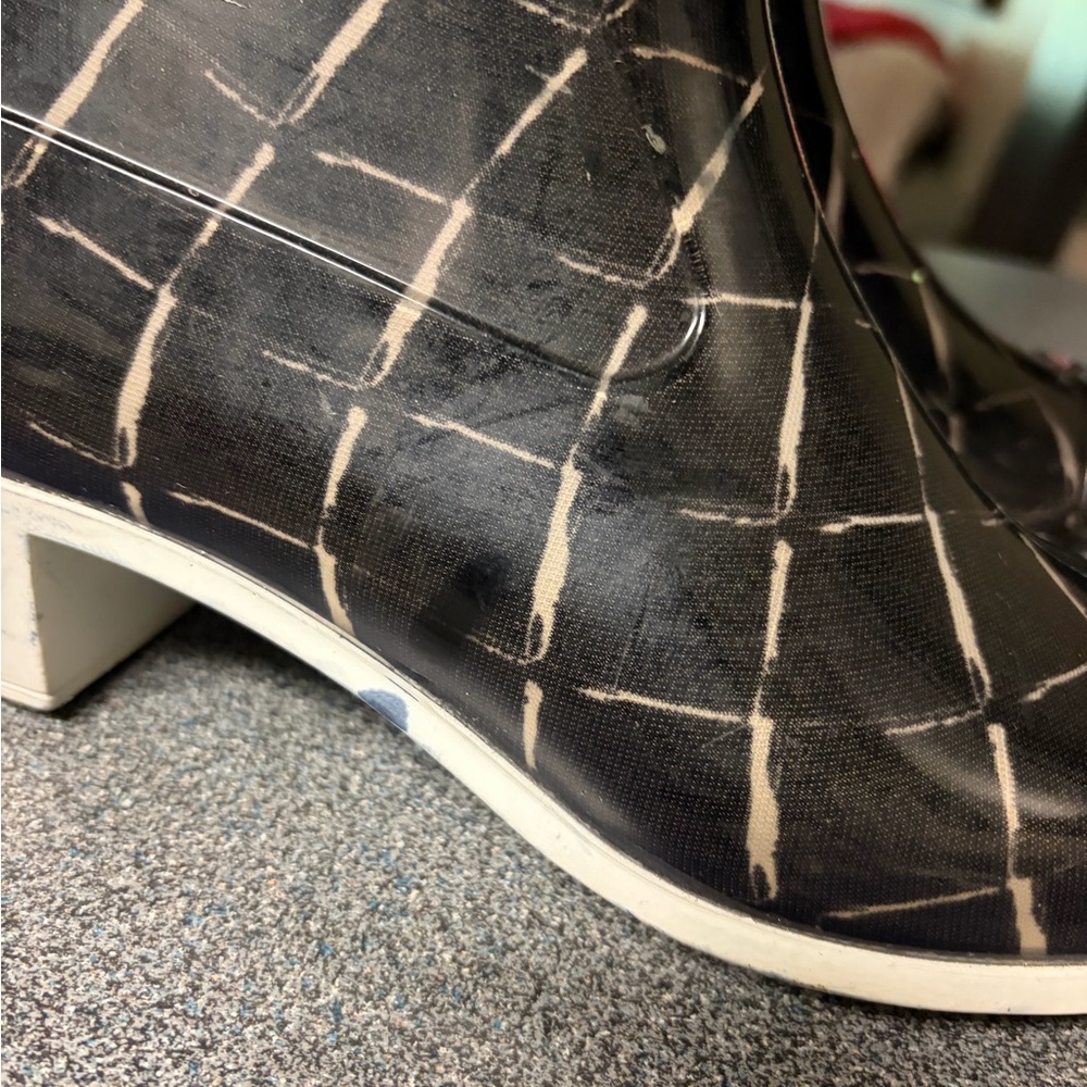 CHANEL (rain boots) - Picture 11 of 15